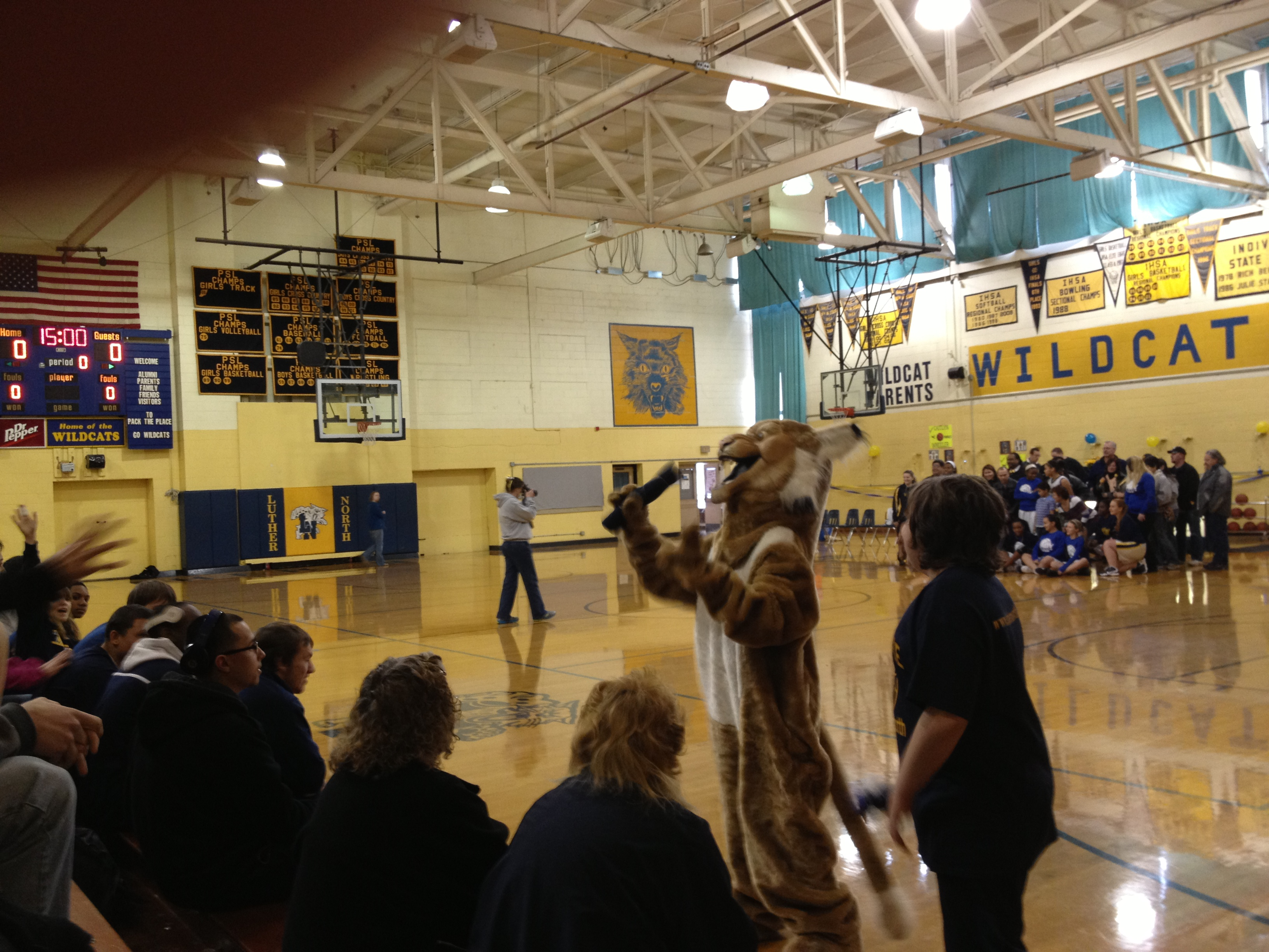 Willy throwing shirts to the croud